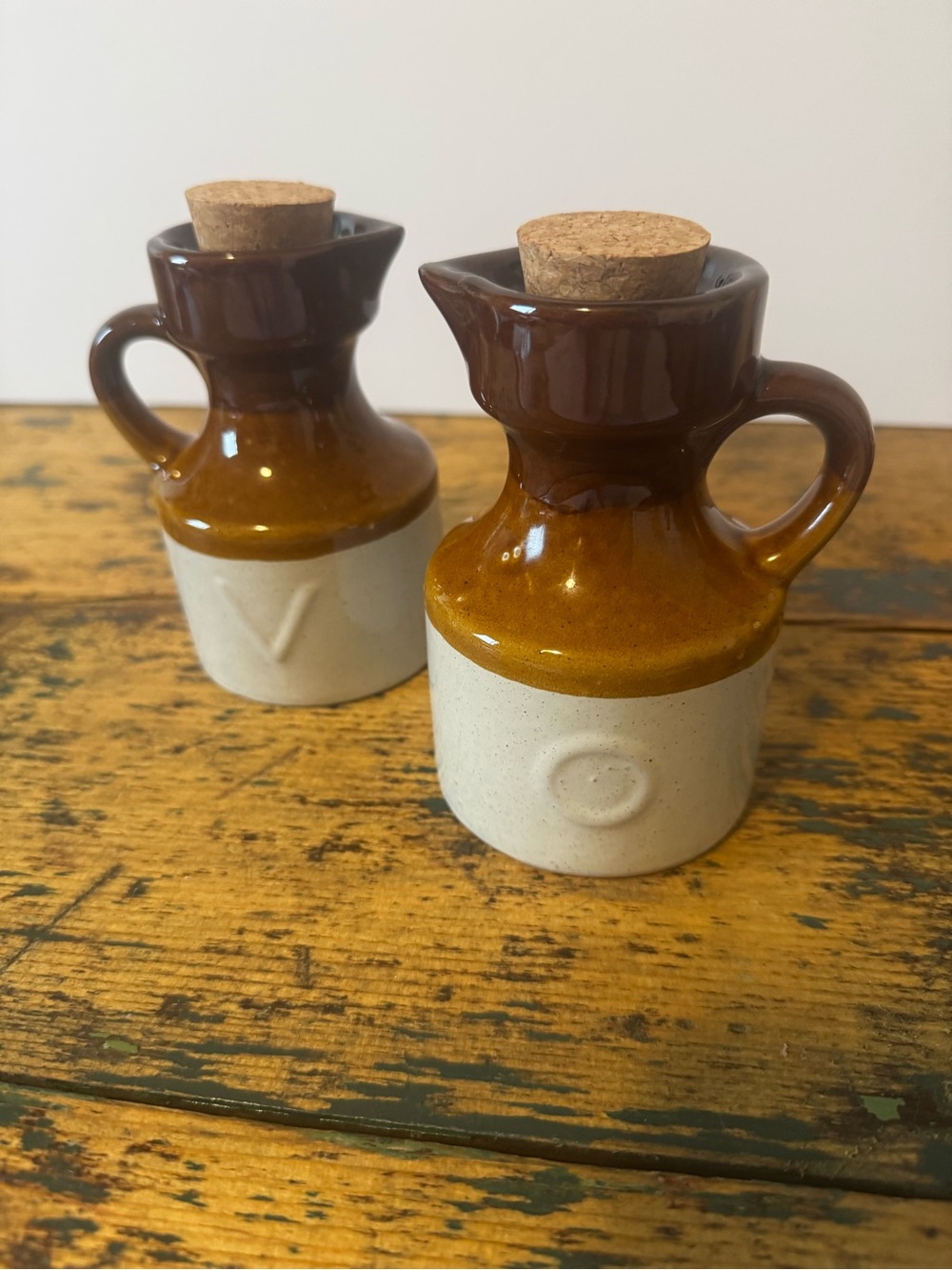 Stoneware Oil and Vinegar Cruet Set in Brown and Cream